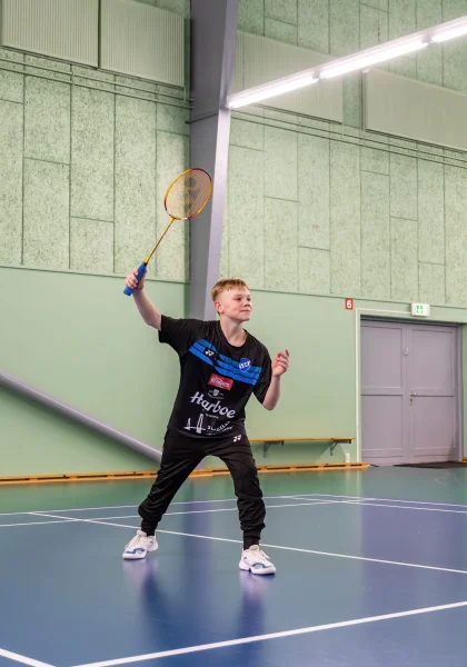 Dreng træner i Skælskør badmintonklub