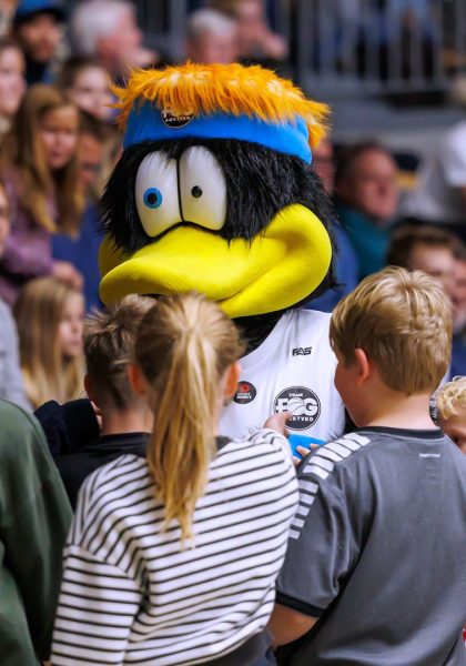 Team FOG maskot blandt ungt publikum