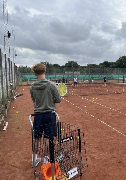 Bane på Slagelse Tennis med spillere
