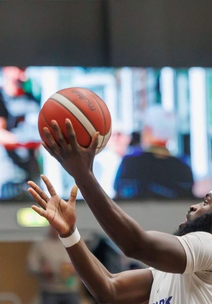 Team FOG spiller med basketball