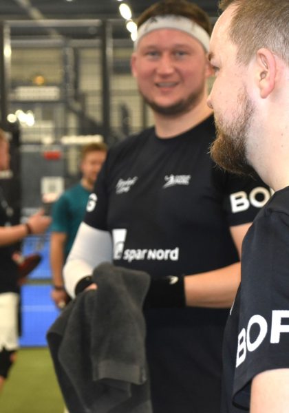 Padelspillere snakker efter kamp