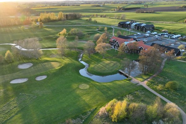 Trelleborg golfklub set fra oven